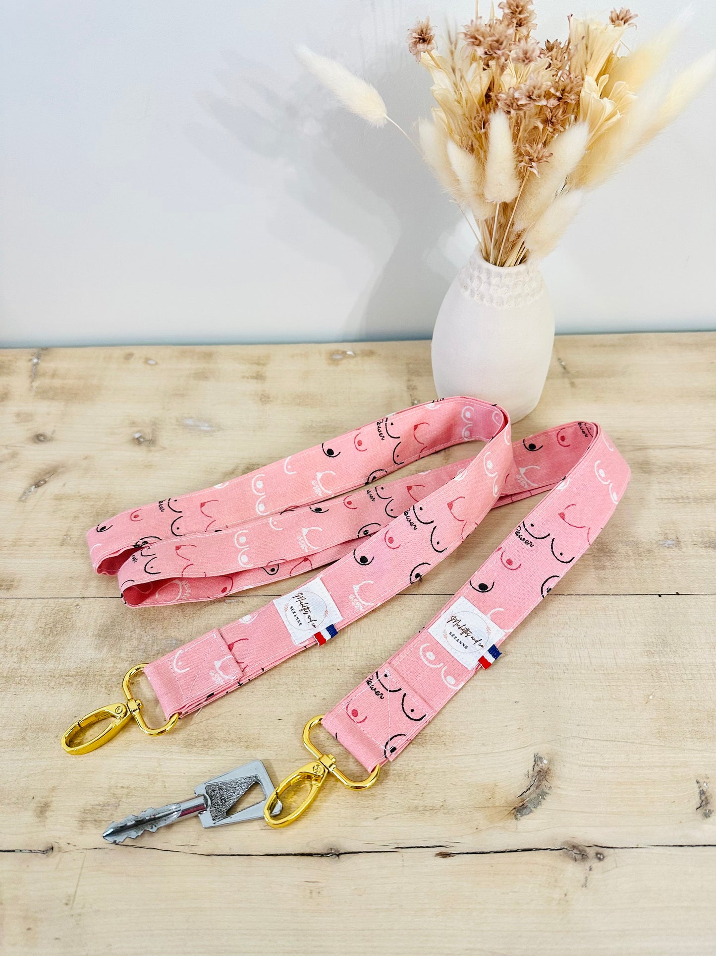 Tour de cou porte clefs - octobre rose