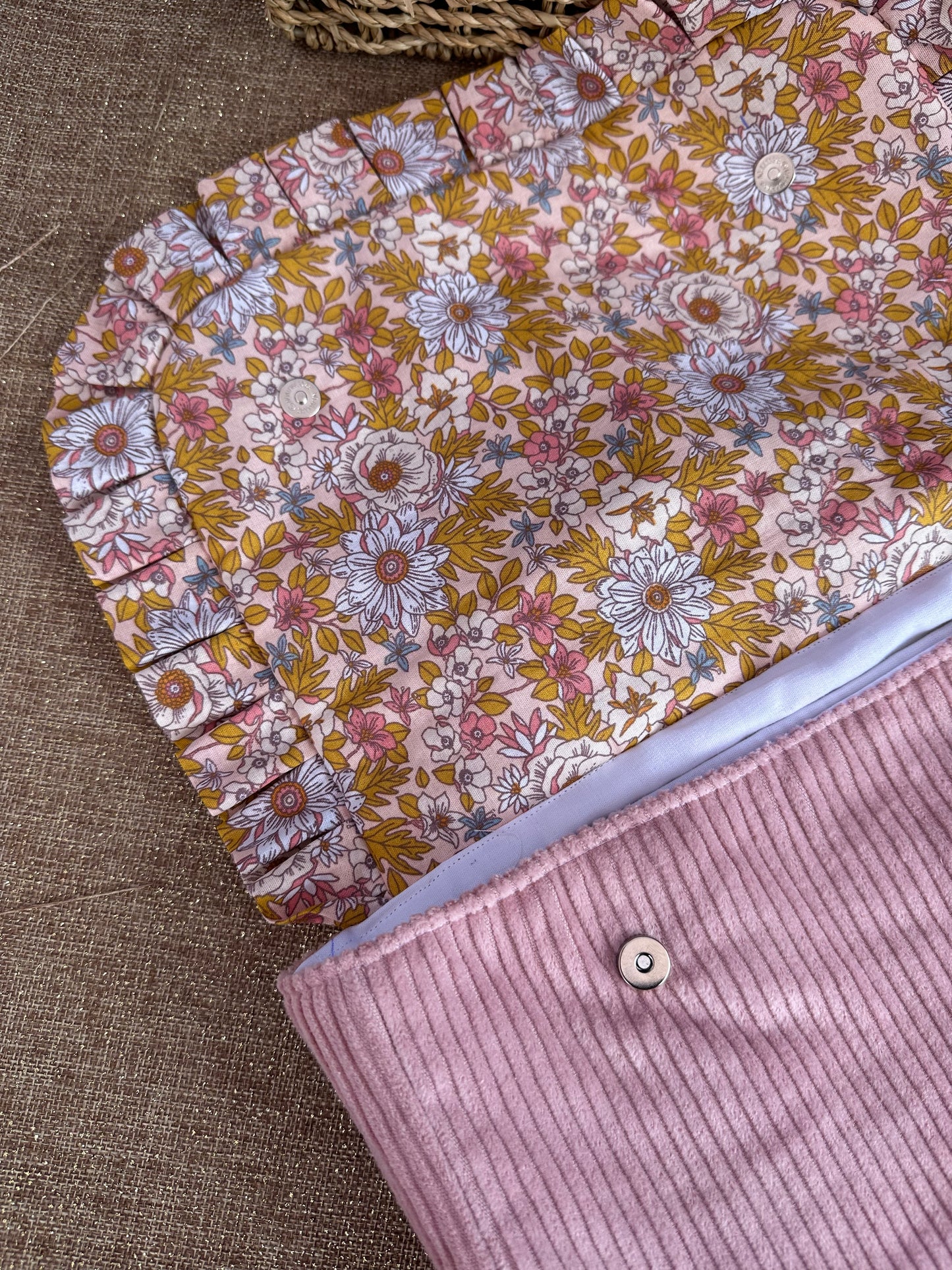 Grand cartable en velours côtelé à froufrou (sur commande)