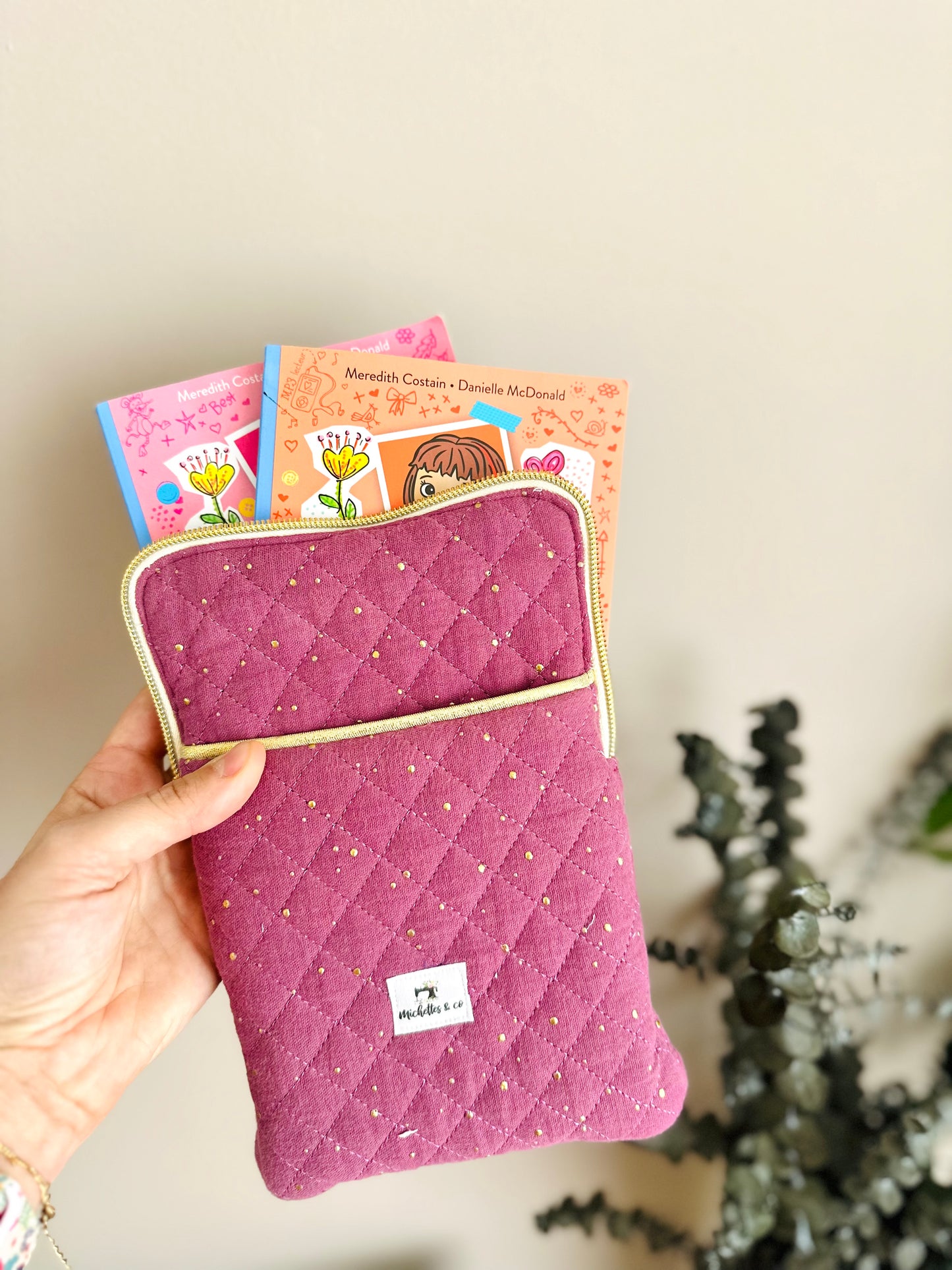 Pochette livres / téléphone à fermeture éclair.