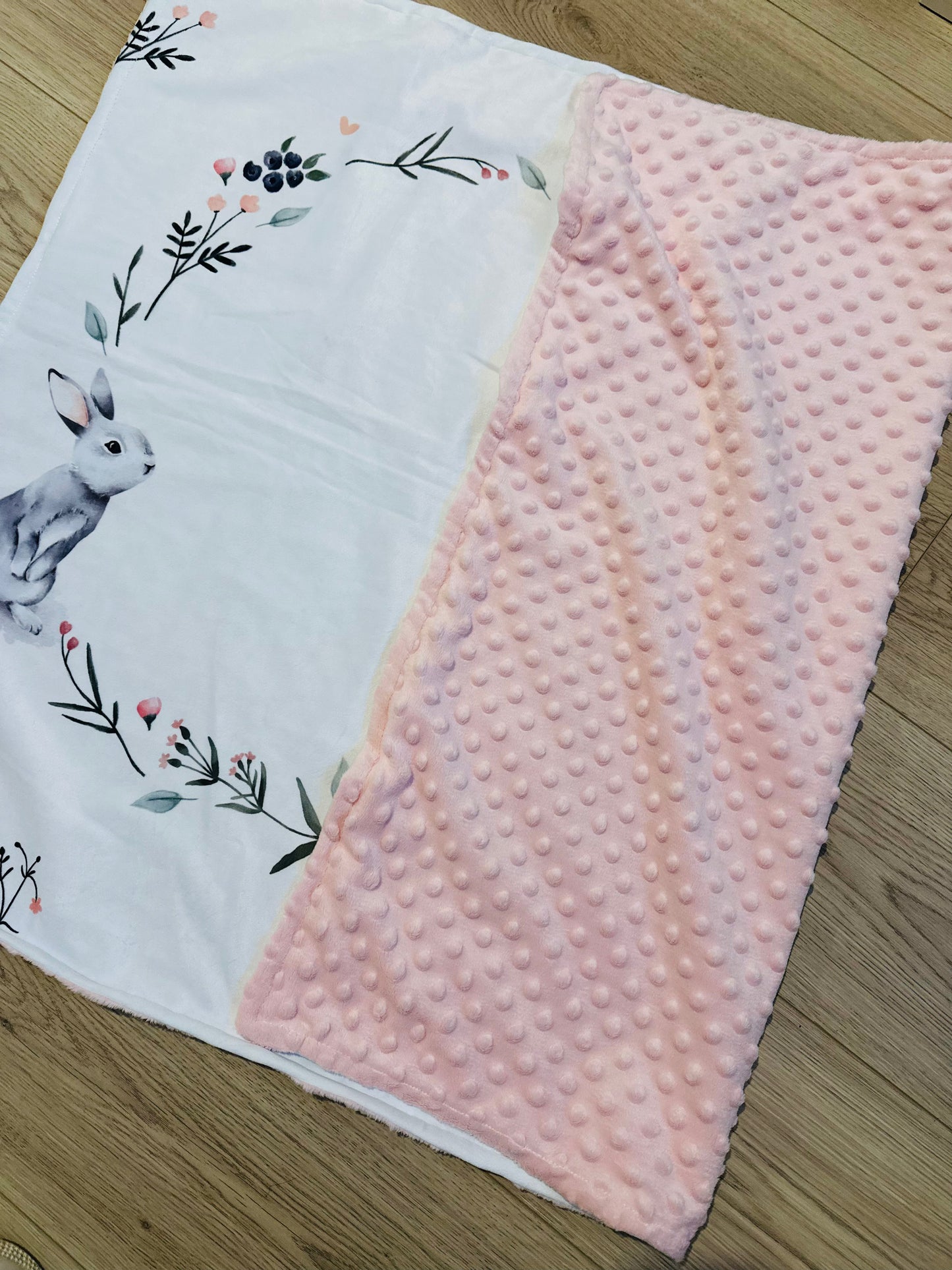 Couverture ETAPE - thème lapin en polaire minky Rose (en stock)