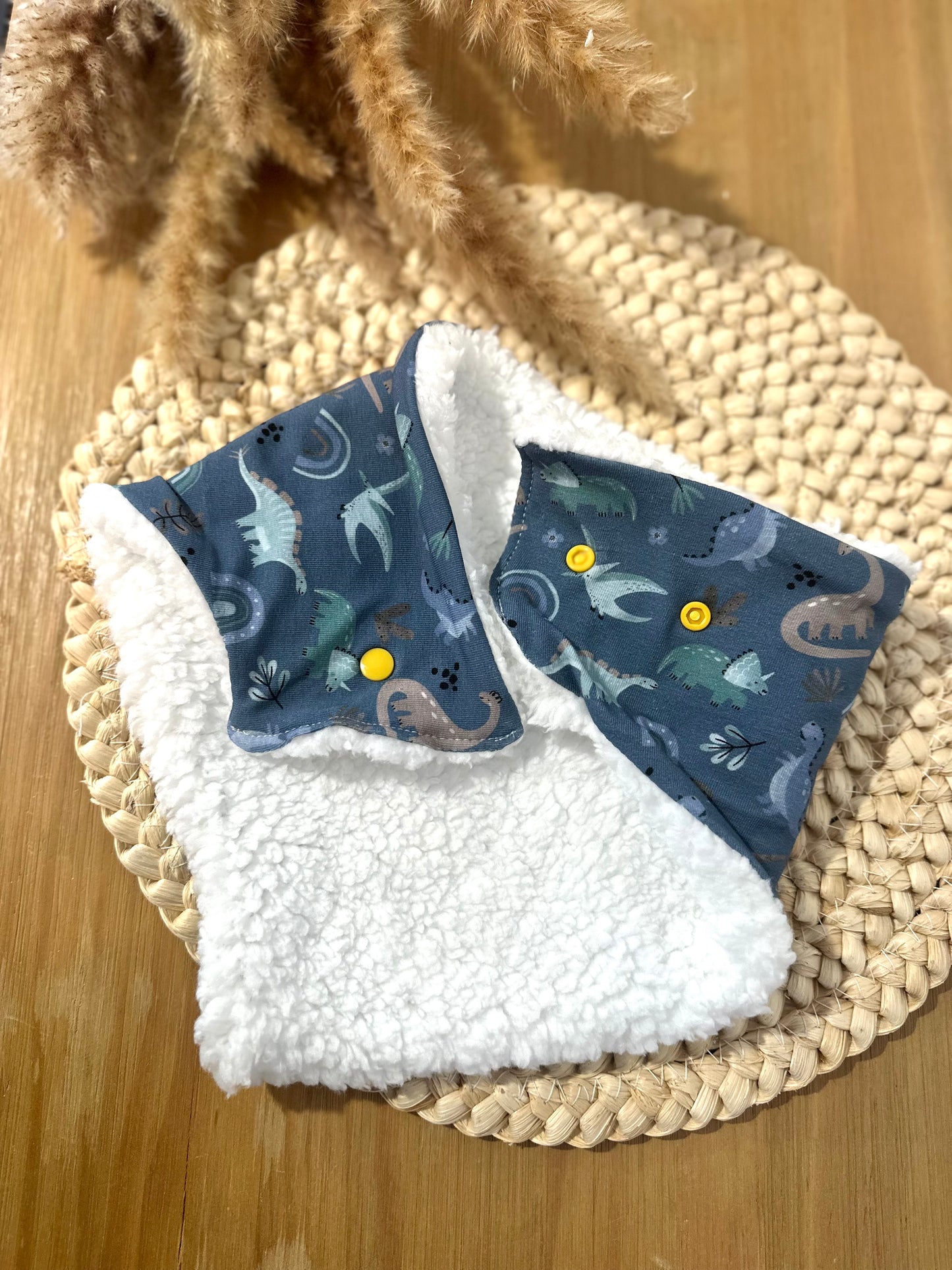 Bandana - Snood / cache cou enfant - Thème dinosaure (fond bleu)
