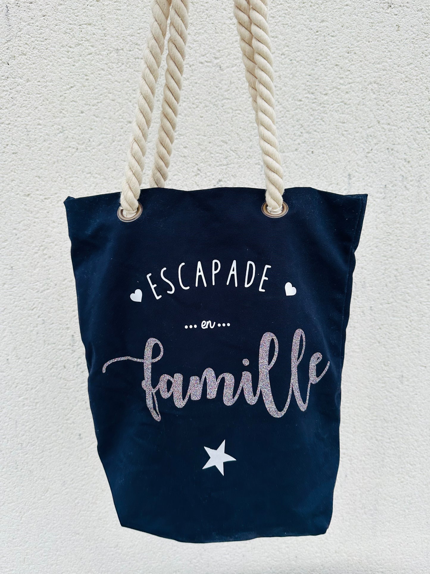 Petit Sac de plage bleu marine "Escapade en famille" (en stock)