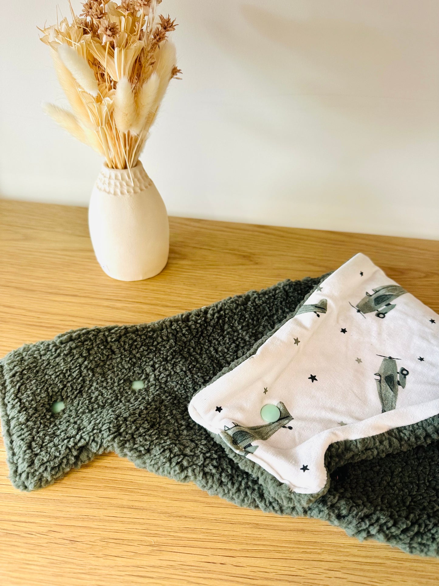 Bandana - Snood / cache cou enfant - Thème avions (modele unique)