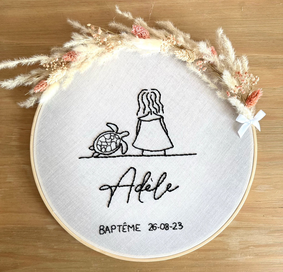 Tambour brodé Baptême - fleurs séchées (sur commande)