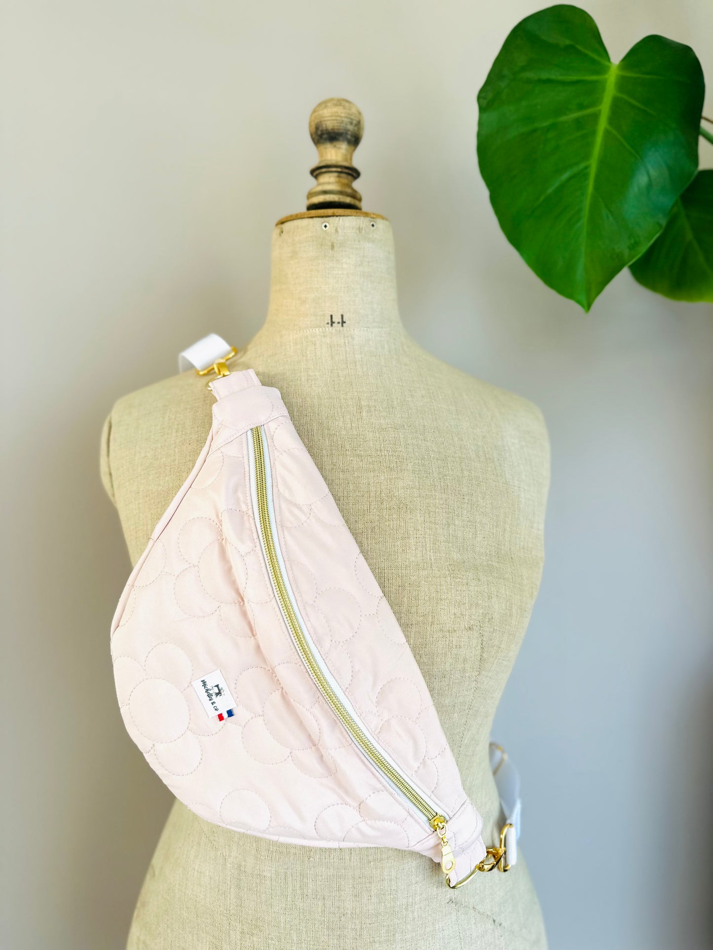 Banane matelassée fleur (1 en stock)