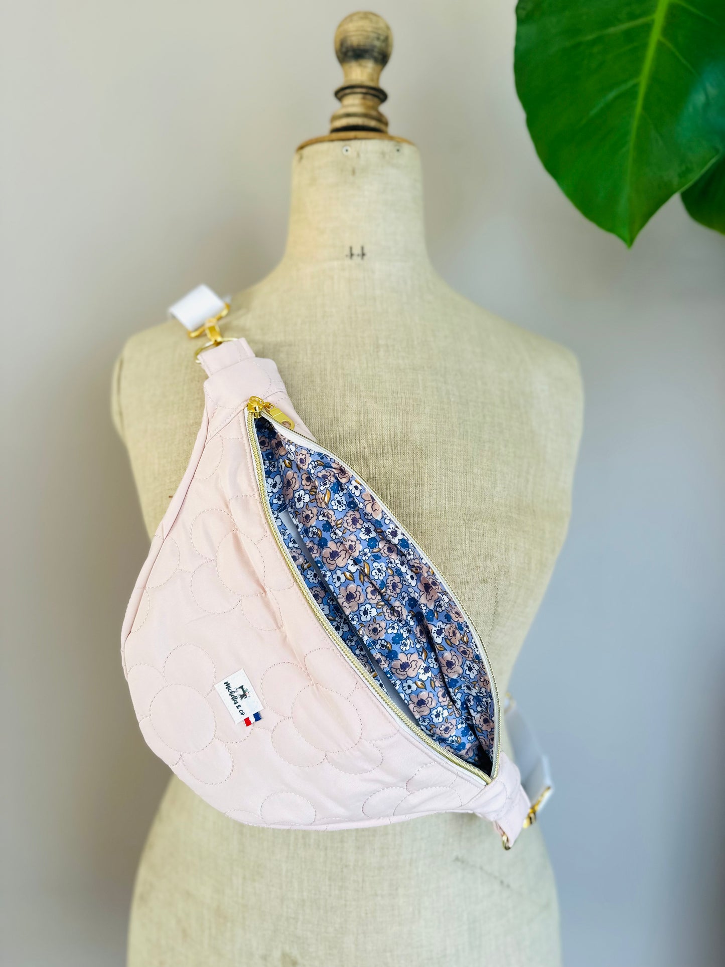 Banane matelassée fleur (1 en stock)