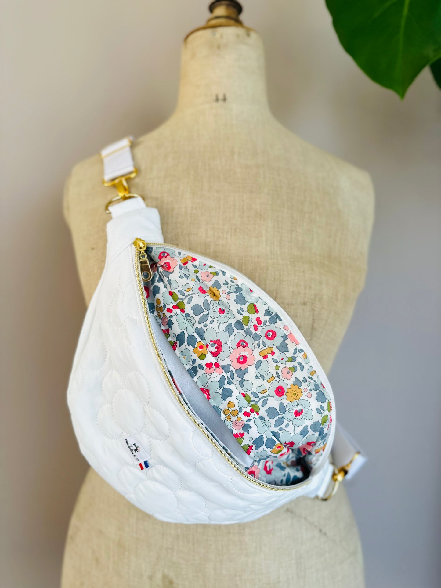 Banane matelassée fleur (1 en stock)