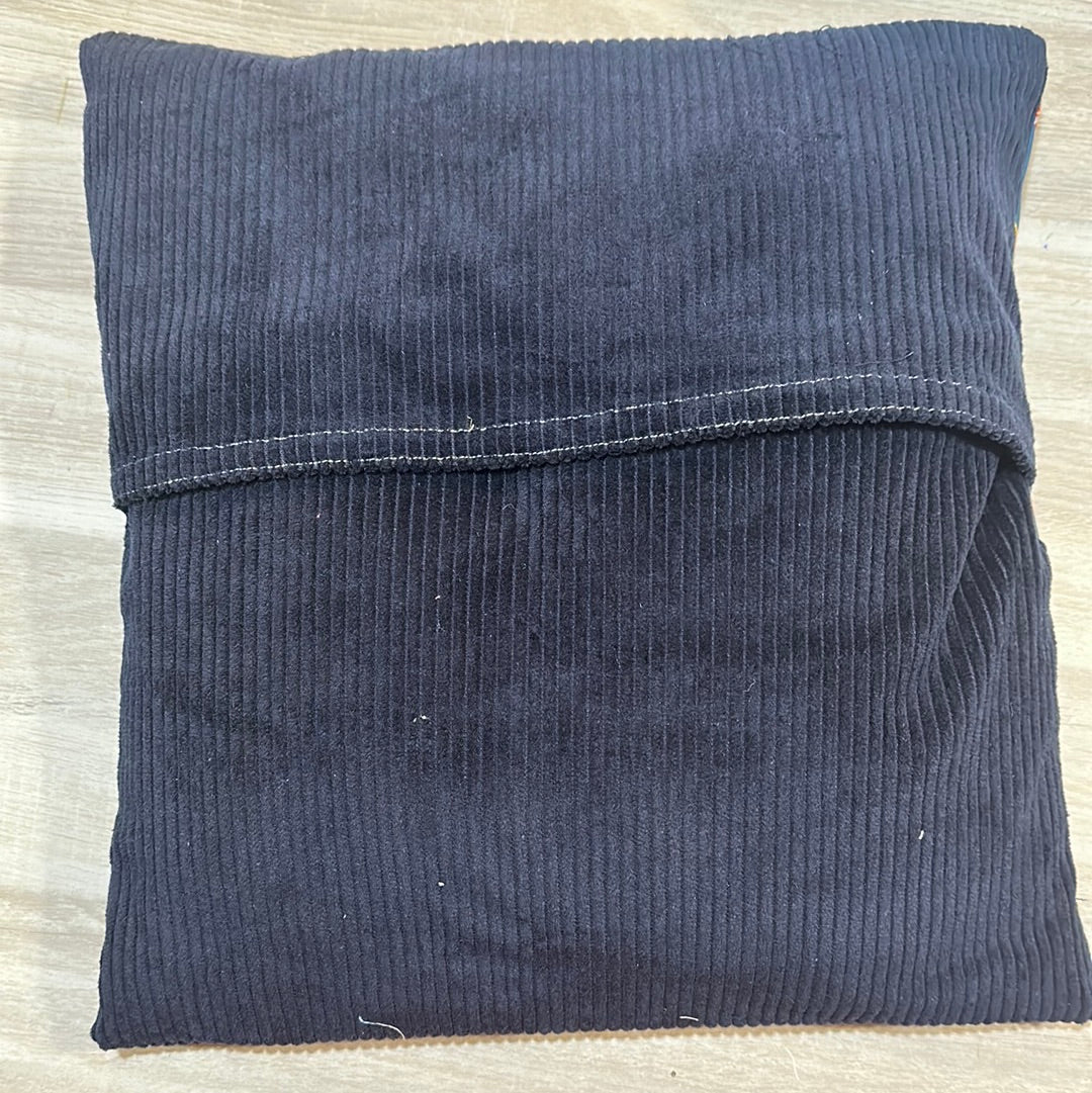 Coussin en velours côtelé et brodé - sur commande