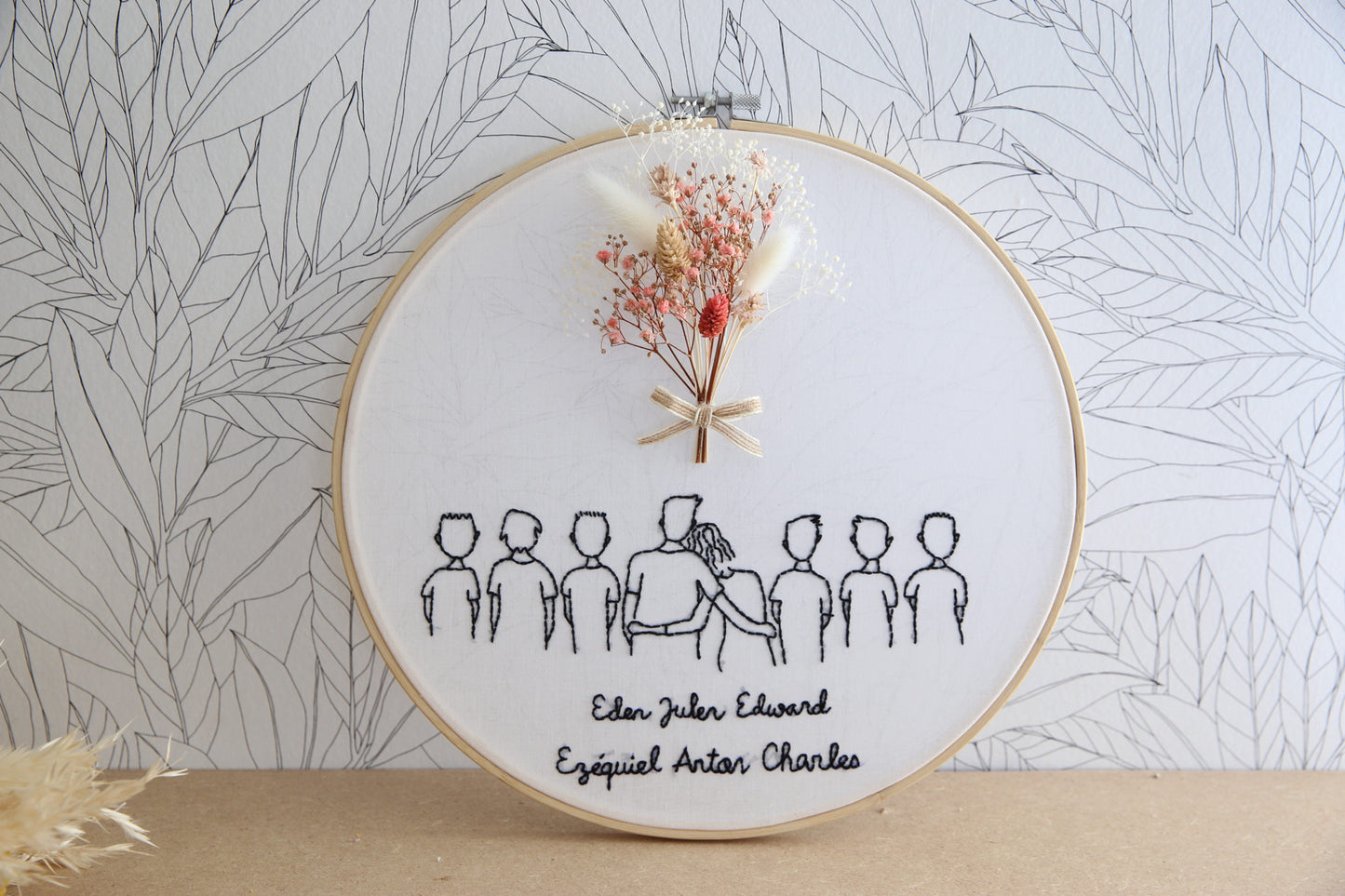 Tambour brodé Famille - fleurs séchées (délai 2 semaines)