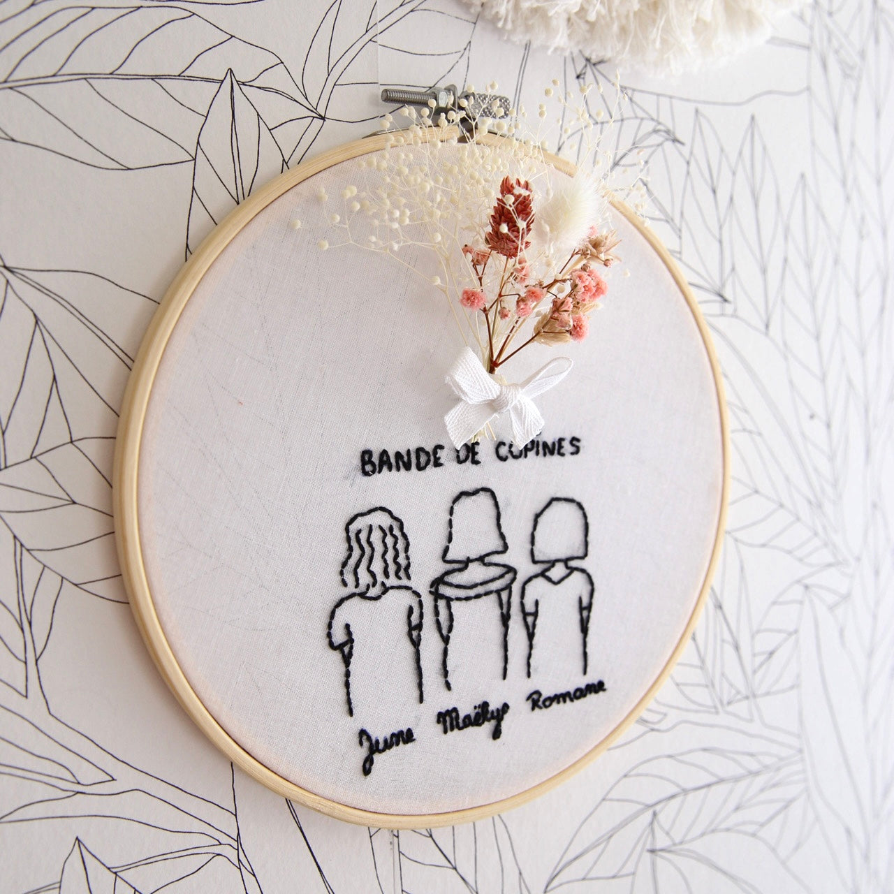 Tambour brodé 3 silhouettes - fleurs séchées (délai 2 semaines)