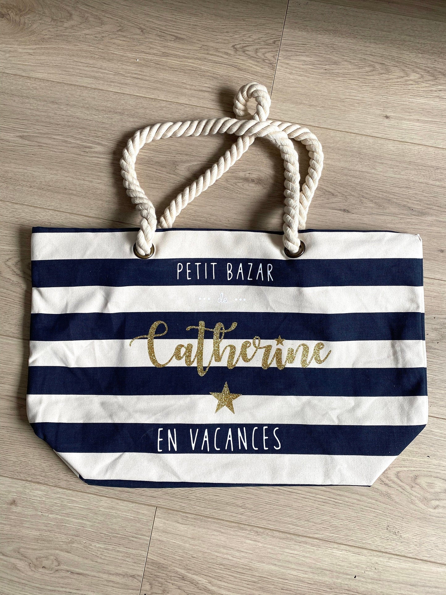 Sac de plage "Petit Bazar de maîtresse ...." ... Maman, Mamie, Nounou, tata .... Idée Cadeau