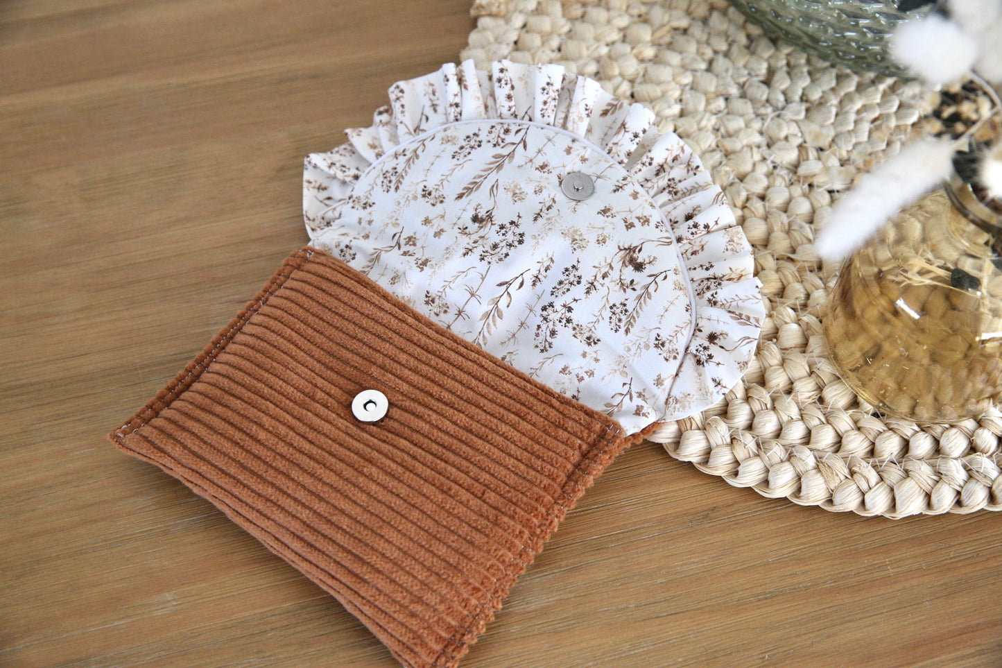 Pochette à froufrou velours côtelé - sur commande