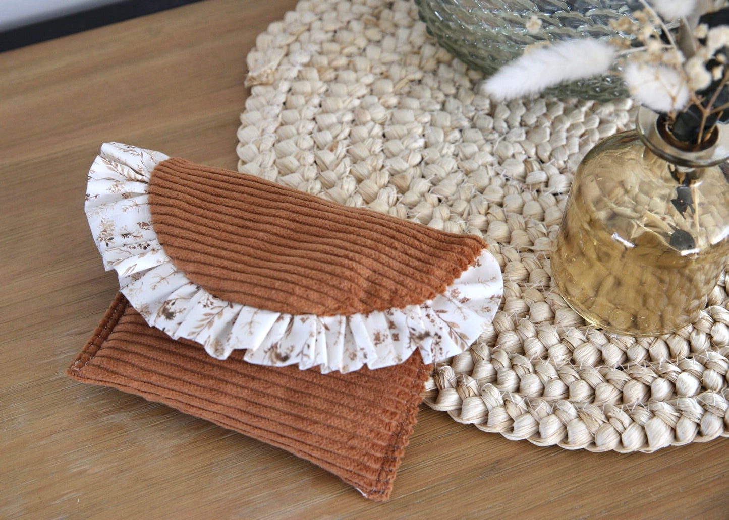Pochette à froufrou velours côtelé - sur commande