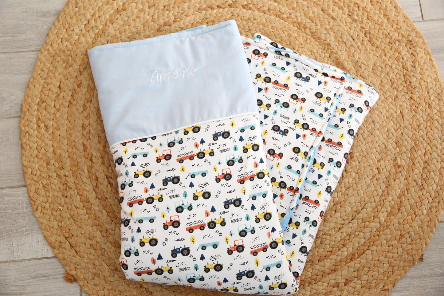 Couverture en polaire minky avec prénom brodé (je choisis mes tissus)