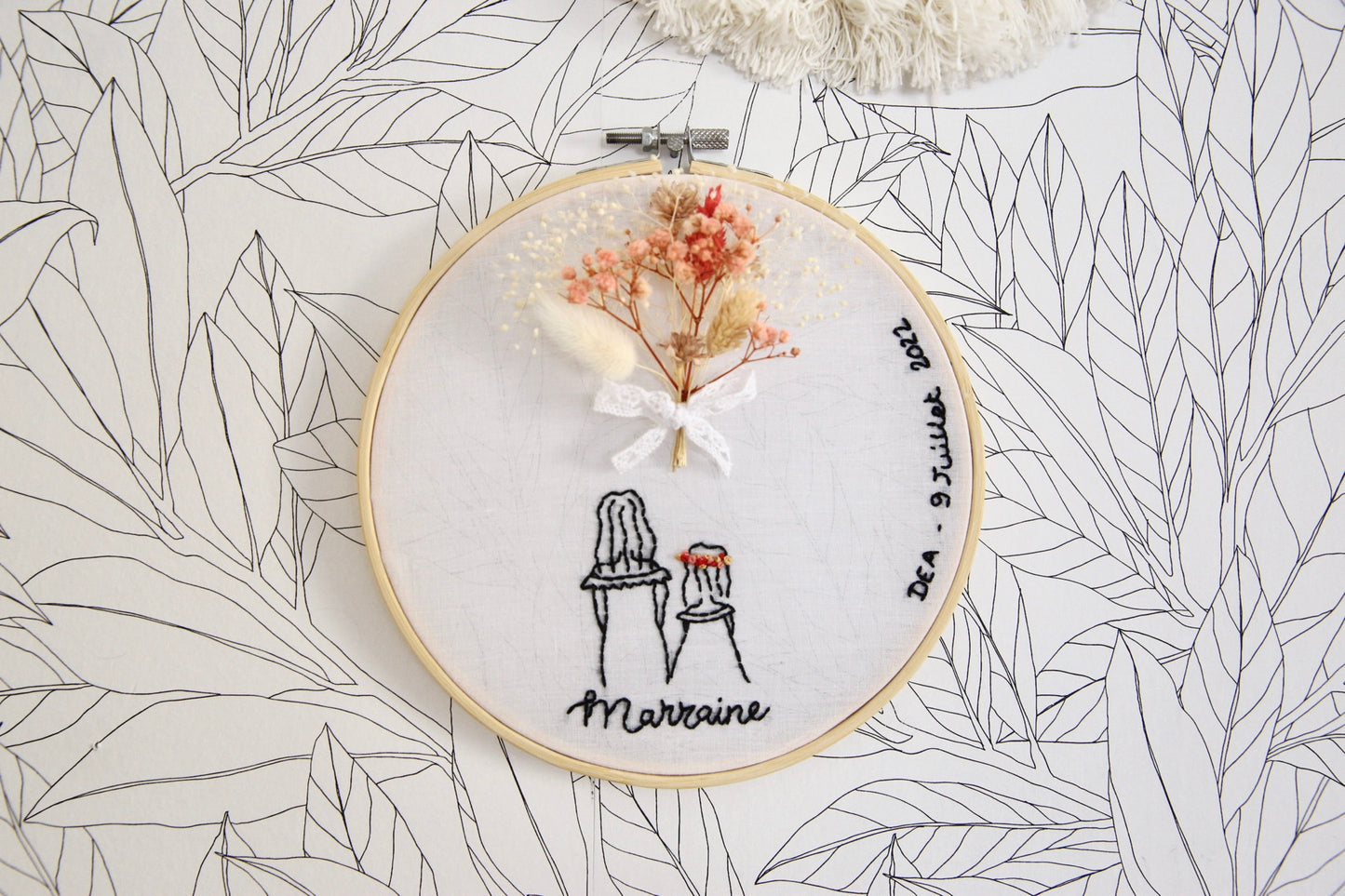 Tambour brodé Marraine / Parrain - fleurs séchées (délai 2 semaines)