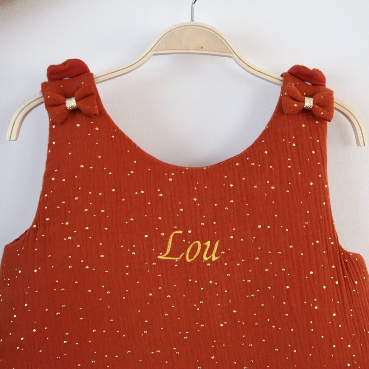 Gigoteuse bebe tissu gaze de coton uni + noeuds personnalisée