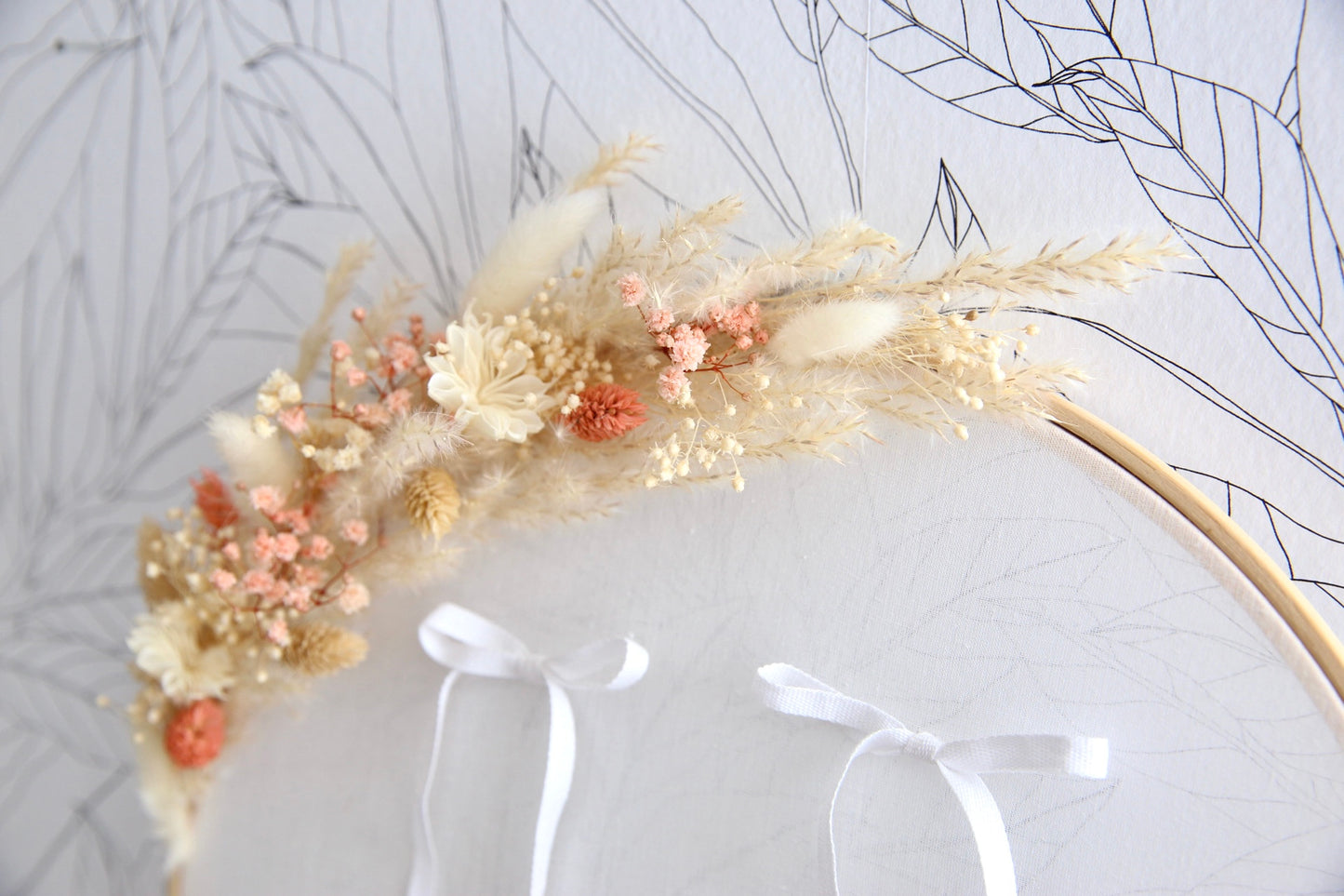 Tambour à alliance silhouette- broderie main avec bouquet de fleurs séchées (délai 2 semaines)