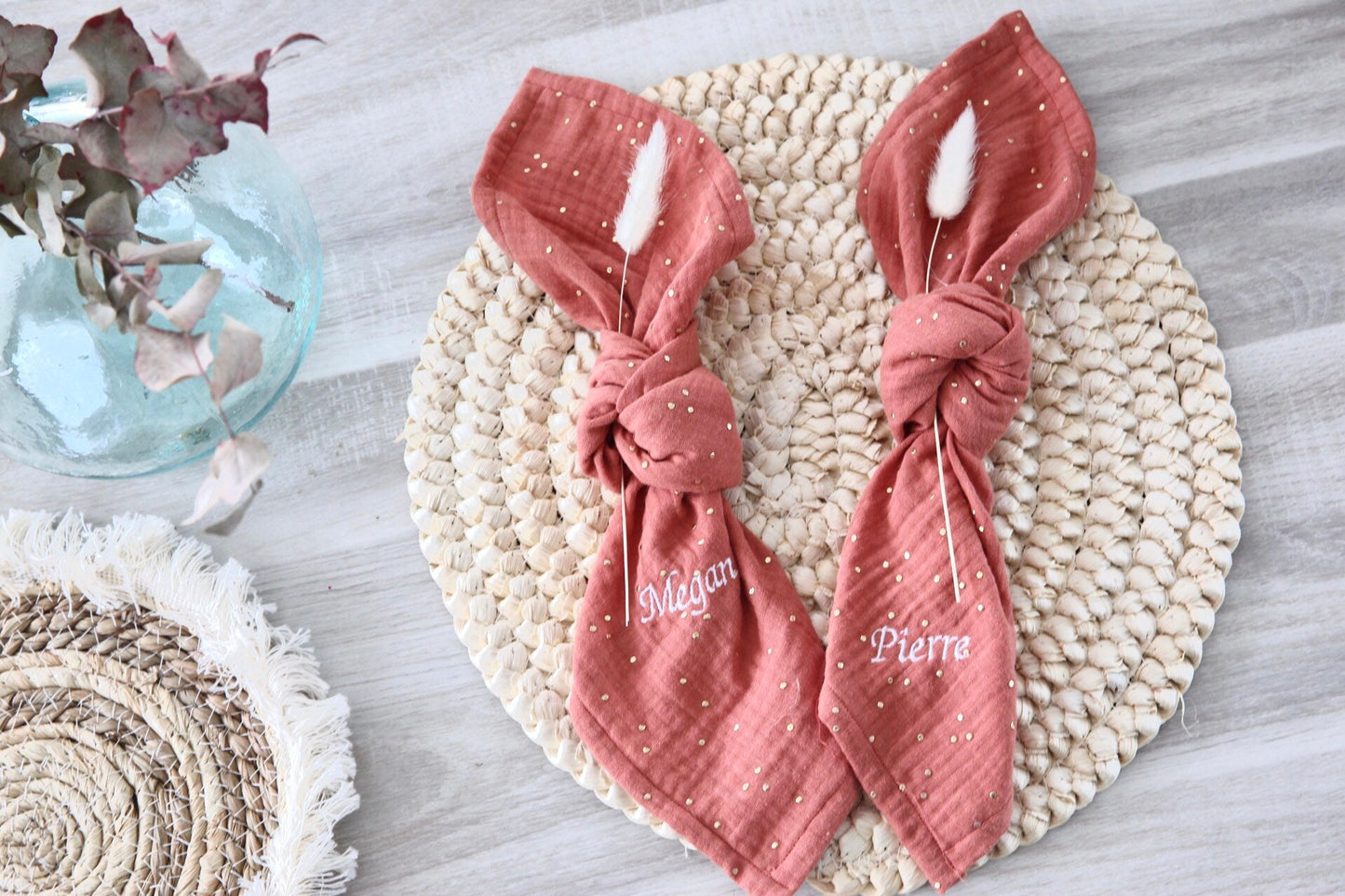 Serviette de table Terracota en double gaze de coton brodé - cadeau invité / marque place