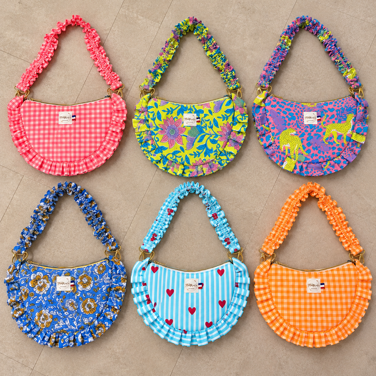 Sac demi-lune à froufrou flashy par Michettes and co