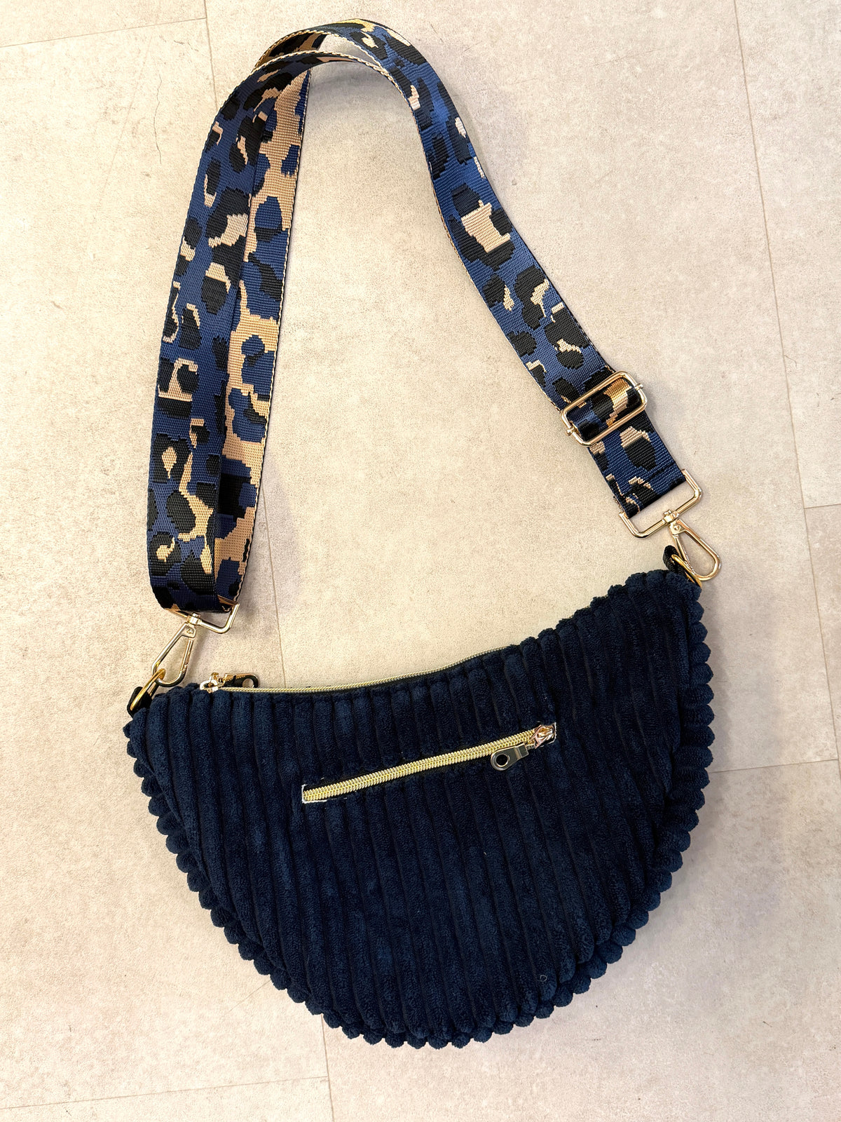 Sac demi-lune velours par Michettes and co