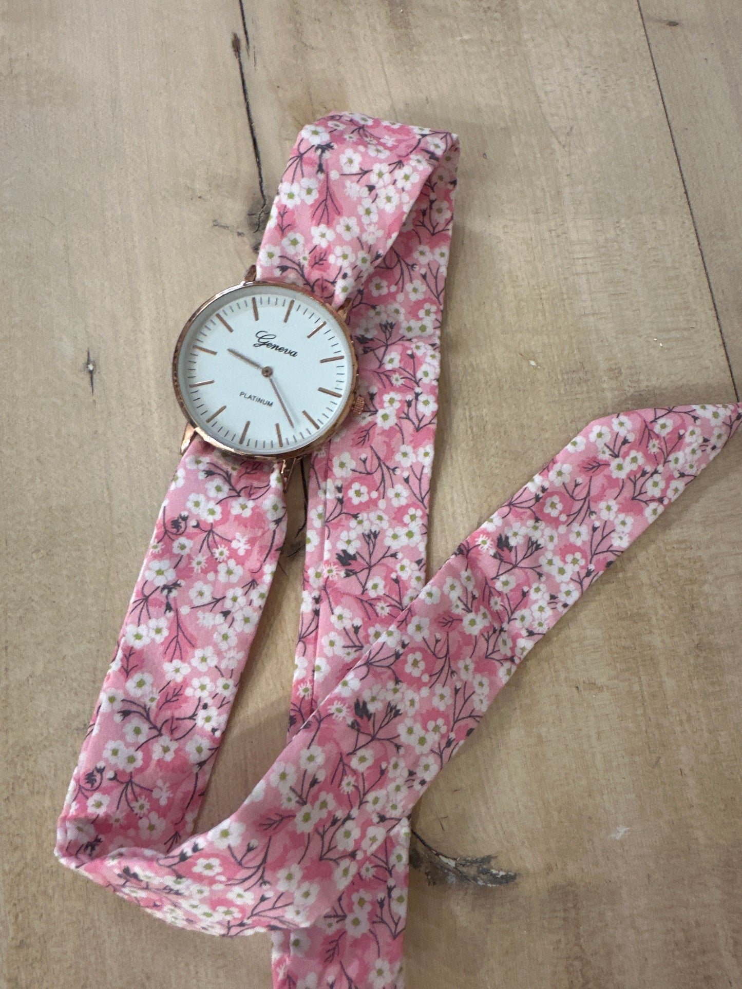 Montre avec bracelet en tissu