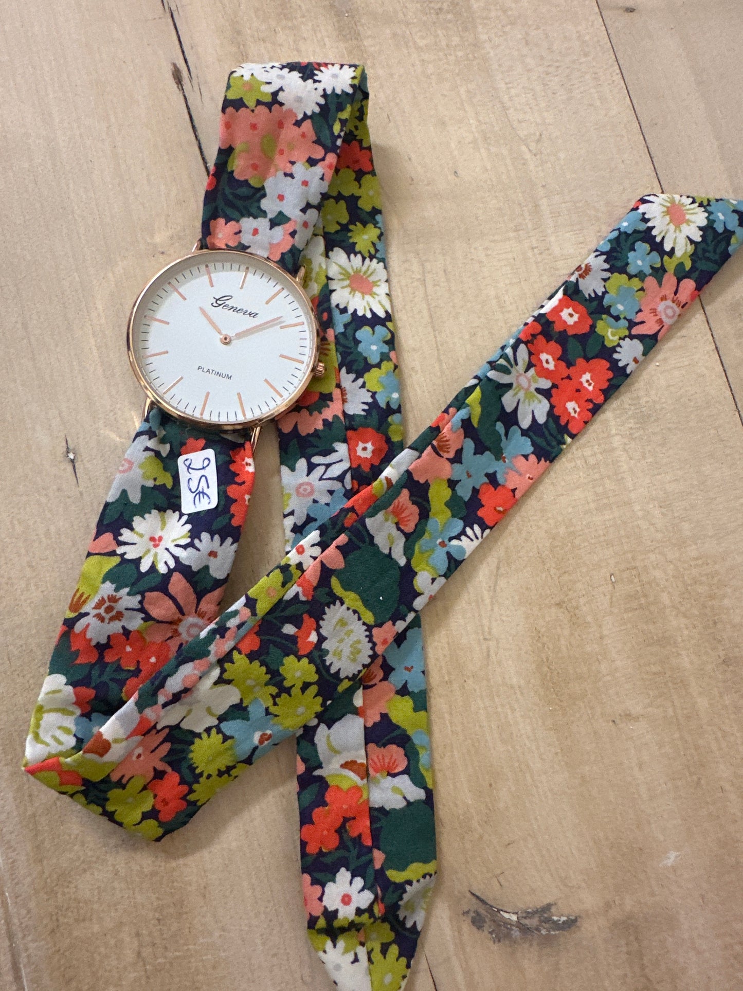 Montre avec bracelet en tissu