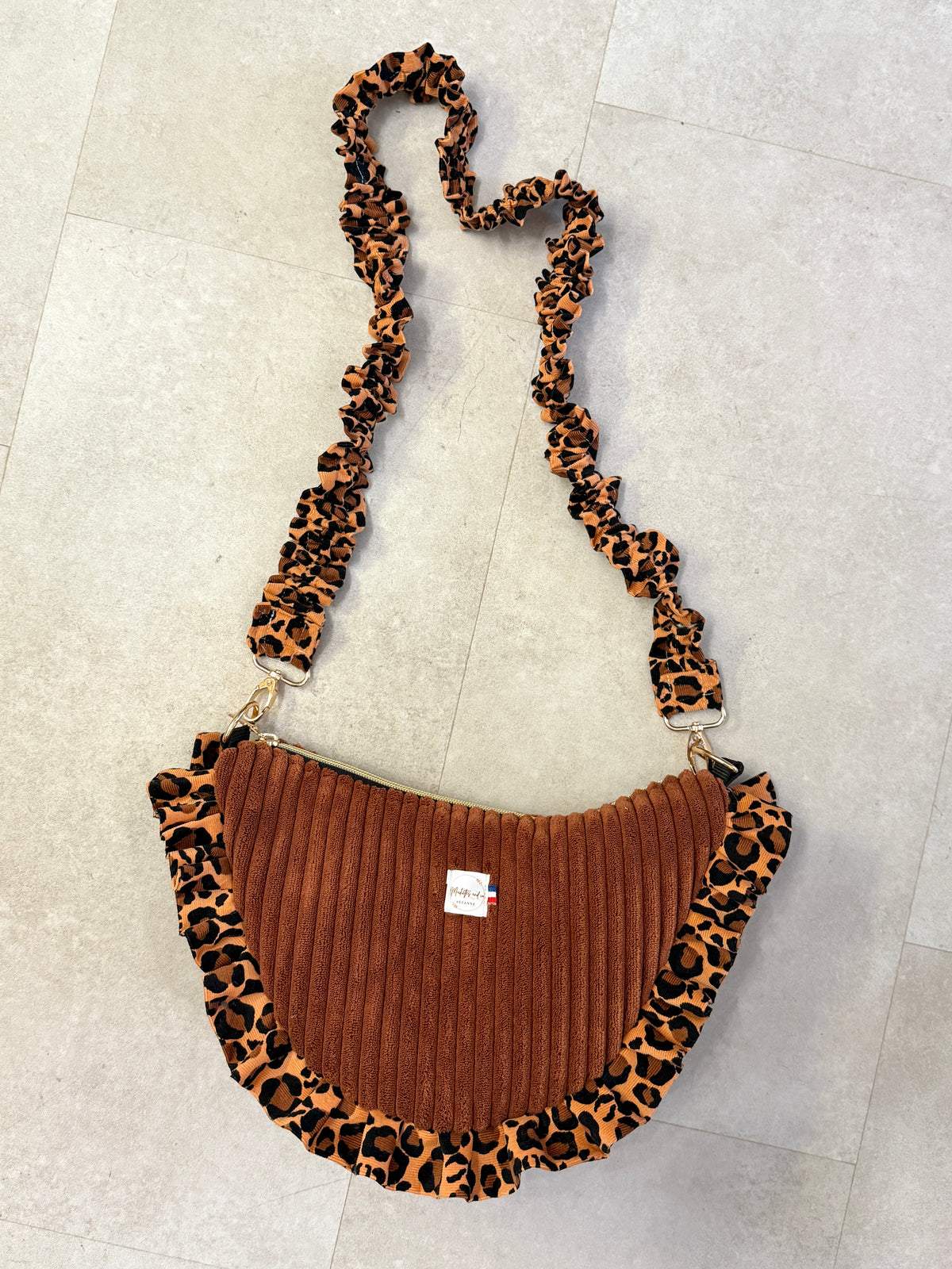 Sac demi-lune à froufrou velours  par Michettes and co (Copie)