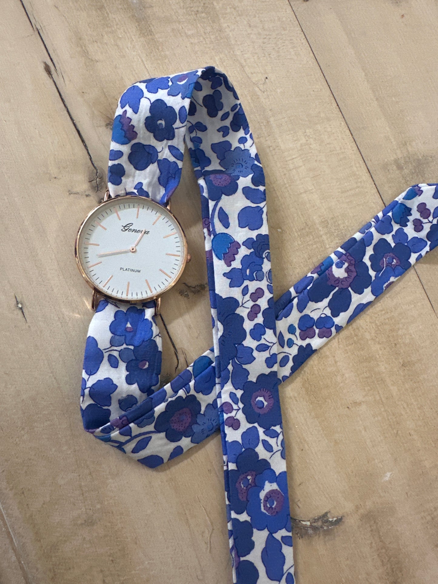 Montre avec bracelet en tissu