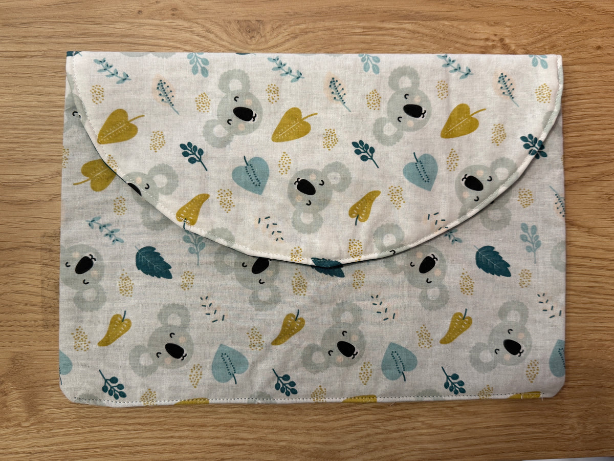 Pochette à ardoise avec rangement pour stylos et lingettes (modele Garçon)