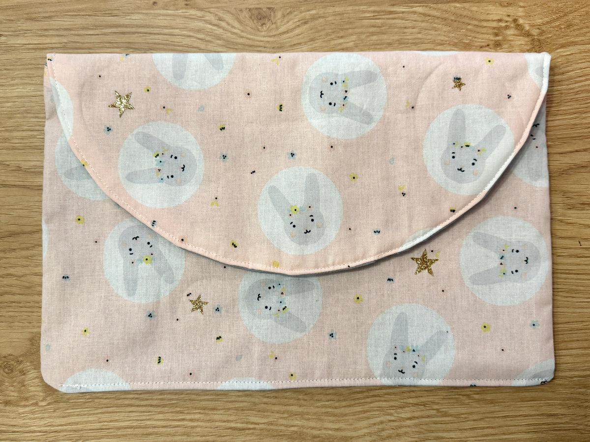 Pochette à ardoise avec rangement pour stylos et lingettes (modele fille)