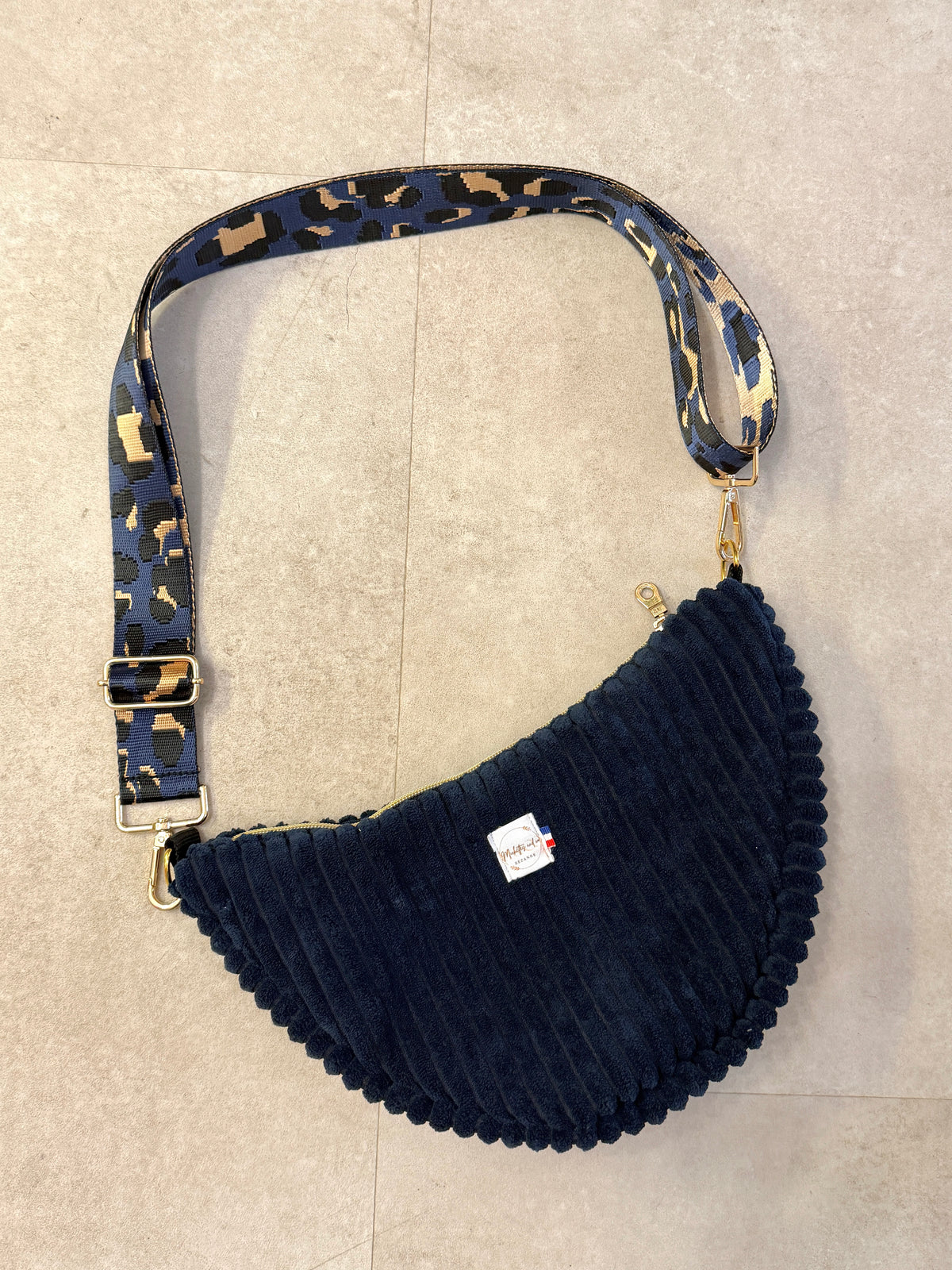 Sac demi-lune velours par Michettes and co