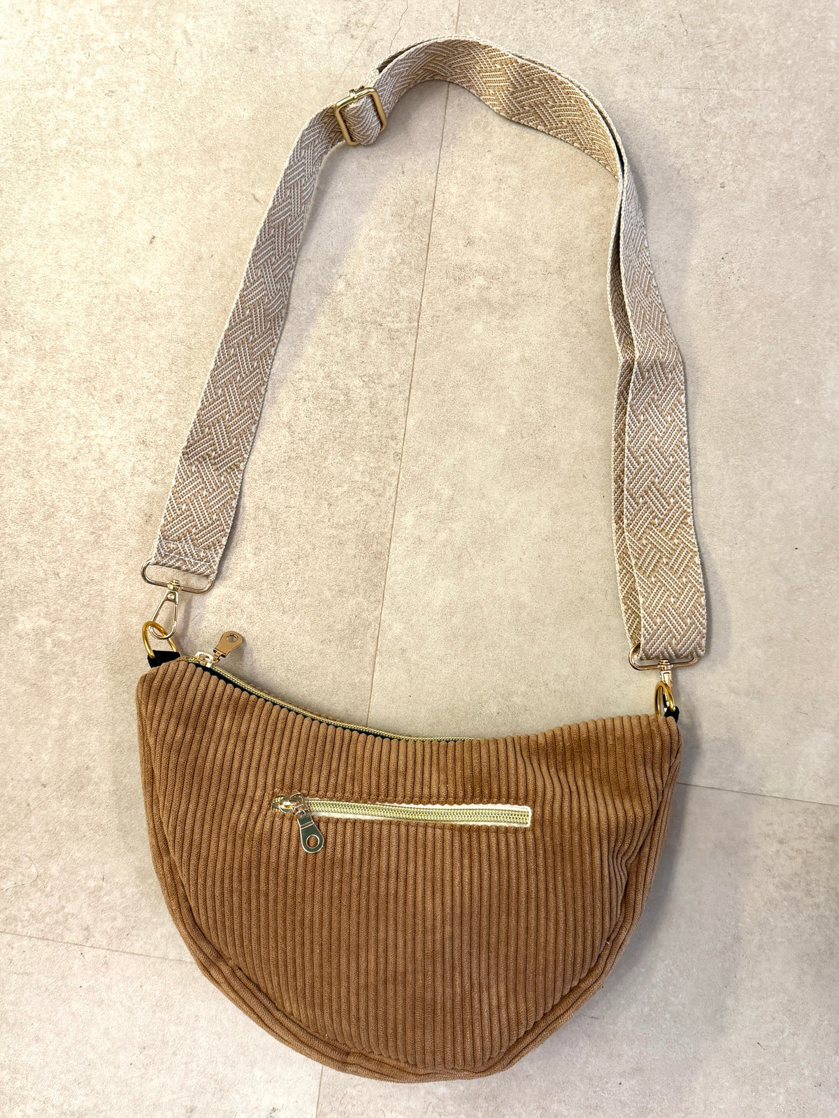 Sac demi-lune velours par Michettes and co