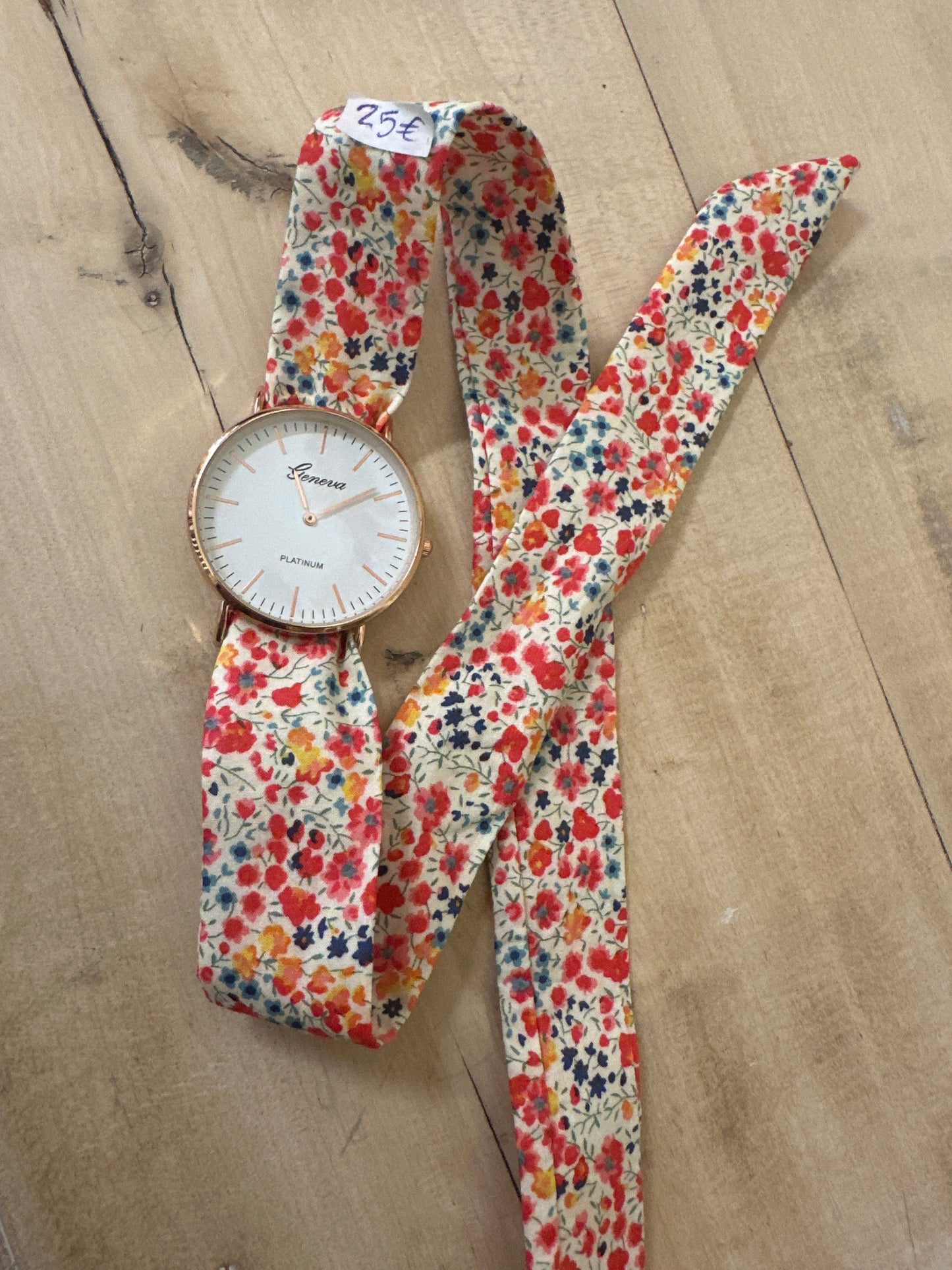 Montre avec bracelet en tissu