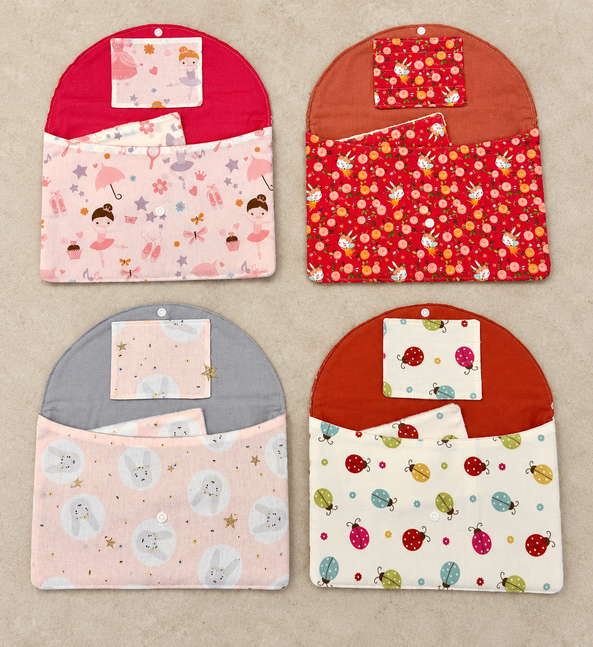 Pochette à ardoise avec rangement pour stylos et lingettes (modele fille)
