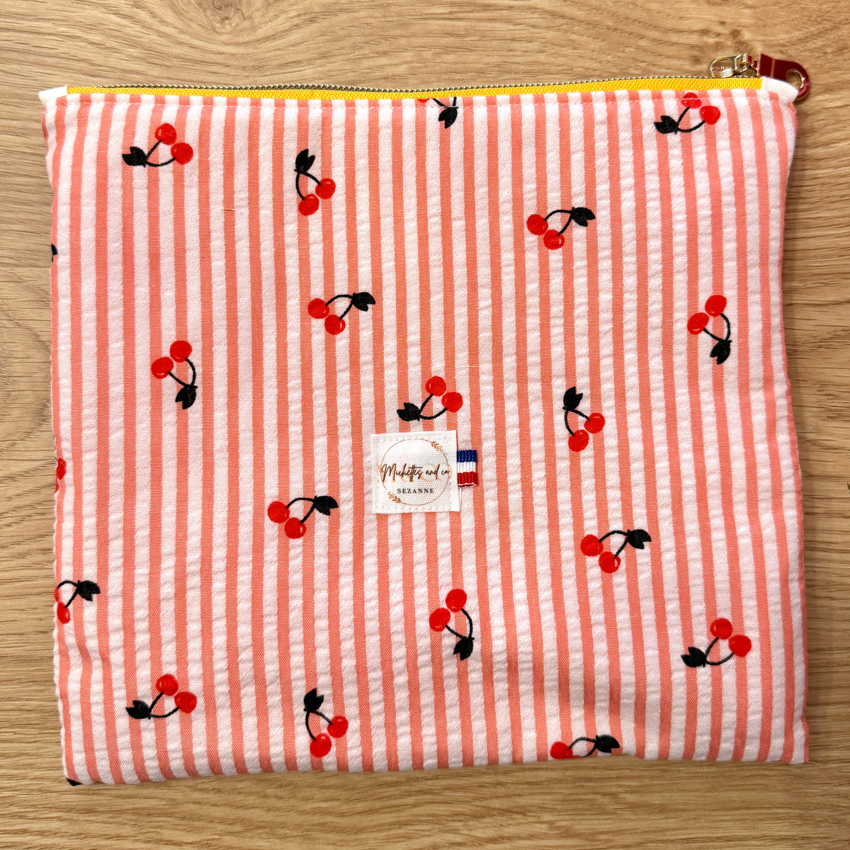 Pochettes matelassées à motifs fruités  par Michettes and co