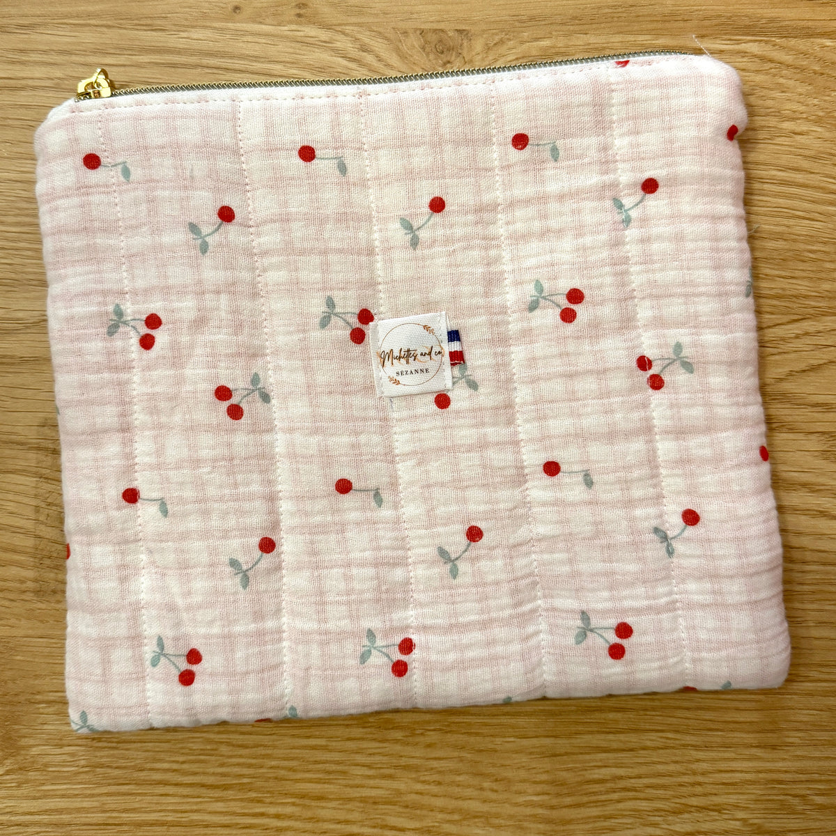 Pochettes matelassées à motifs fruités  par Michettes and co