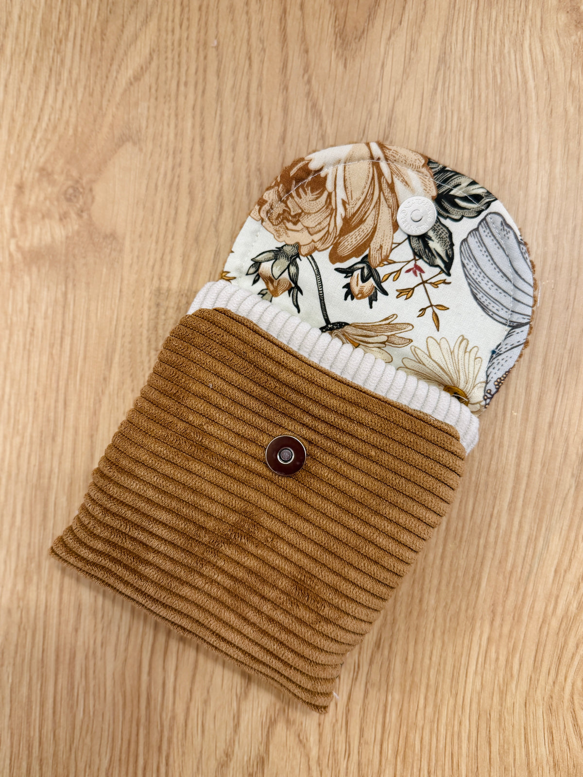 Petite pochette à serviettes hygiéniques faite main