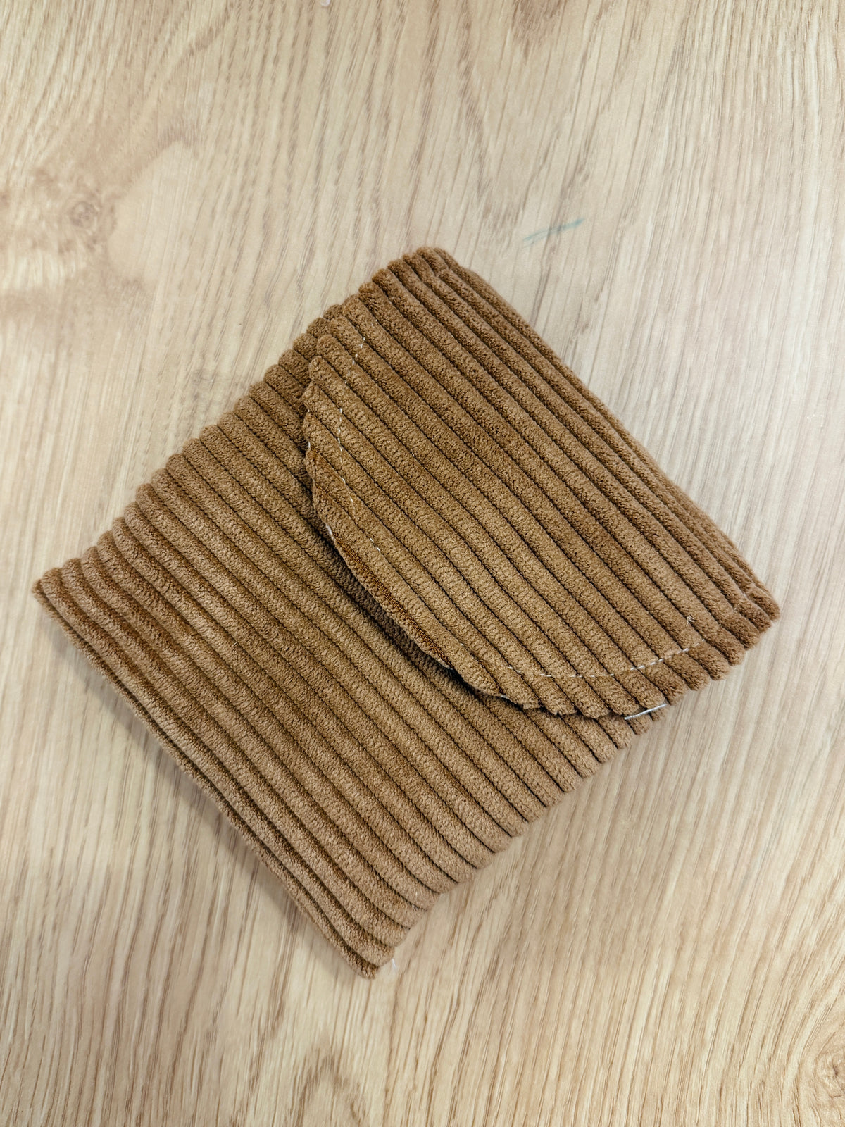 Petite pochette à serviettes hygiéniques faite main