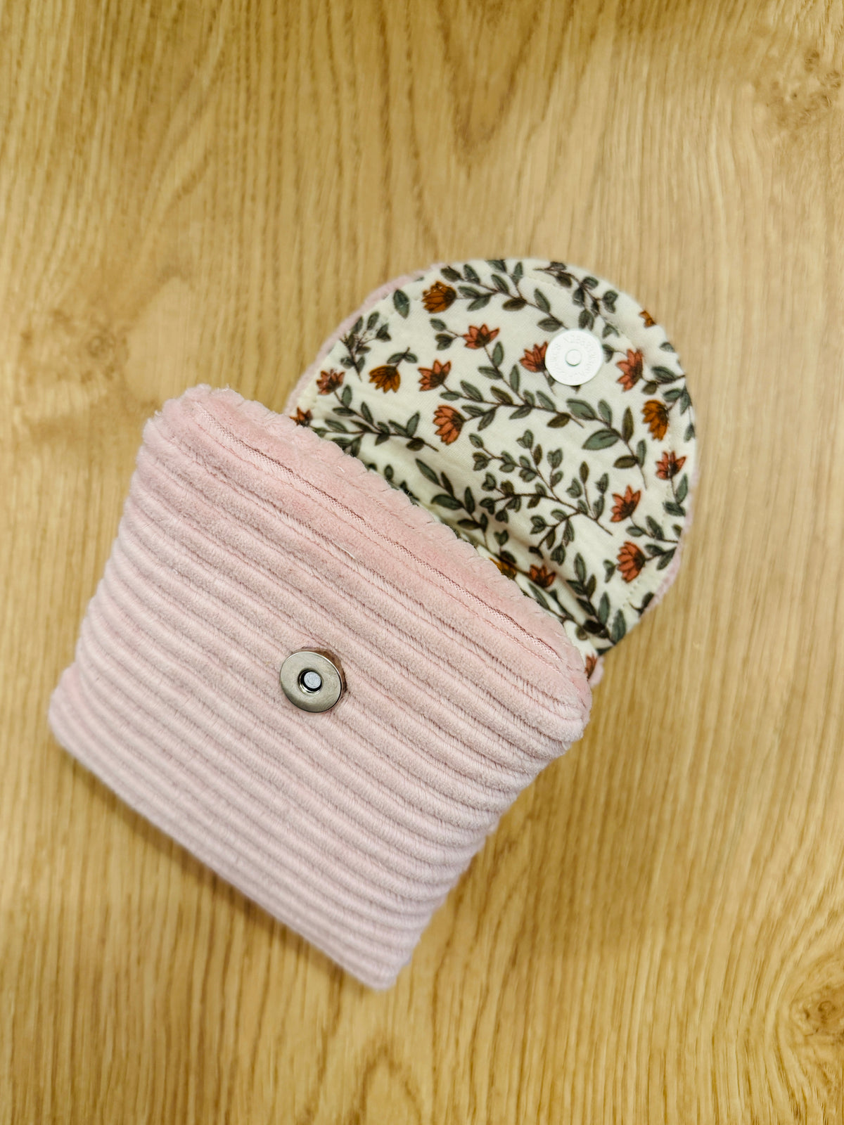 Petite pochette à serviettes hygiéniques faite main